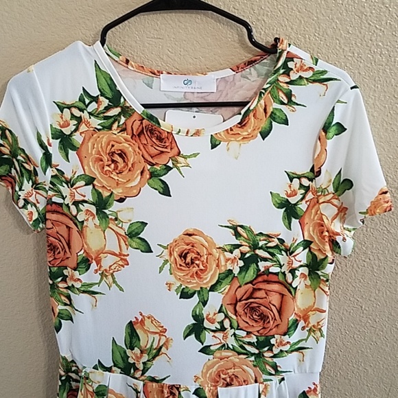 Infinity Raine Dresses & Skirts - Infinity Raine Floral Maxi Dress Size Large NWT